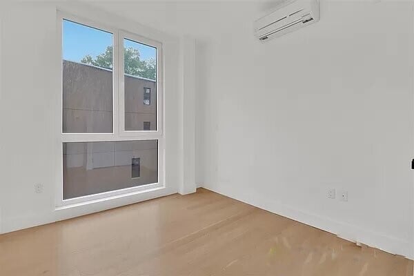 Building Photo - 426 Tompkins Ave