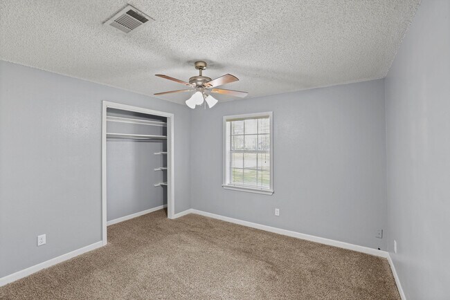 Building Photo - 380 Barringer Dr