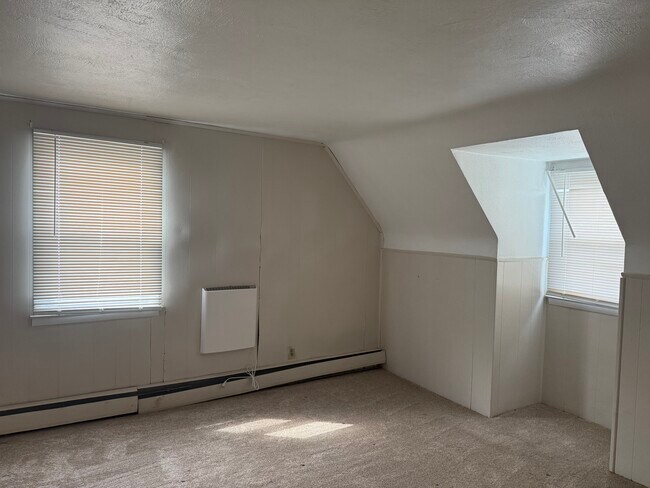 Building Photo - 1113 Logan Ave