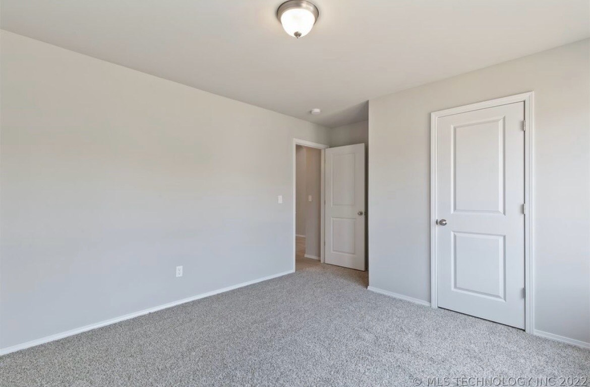 Building Photo - 3809 S 12th Pl