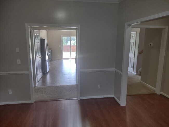 Building Photo - ****MOVE IN SPECIAL****Two Story, Five Bed...