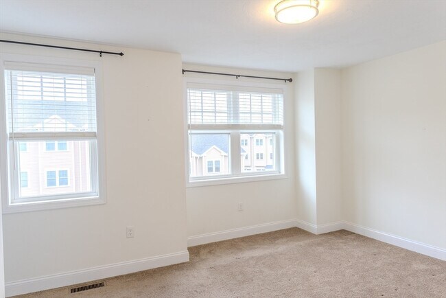Building Photo - 7 Gorham St
