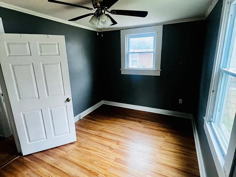 Building Photo - 513 Creswell Ave