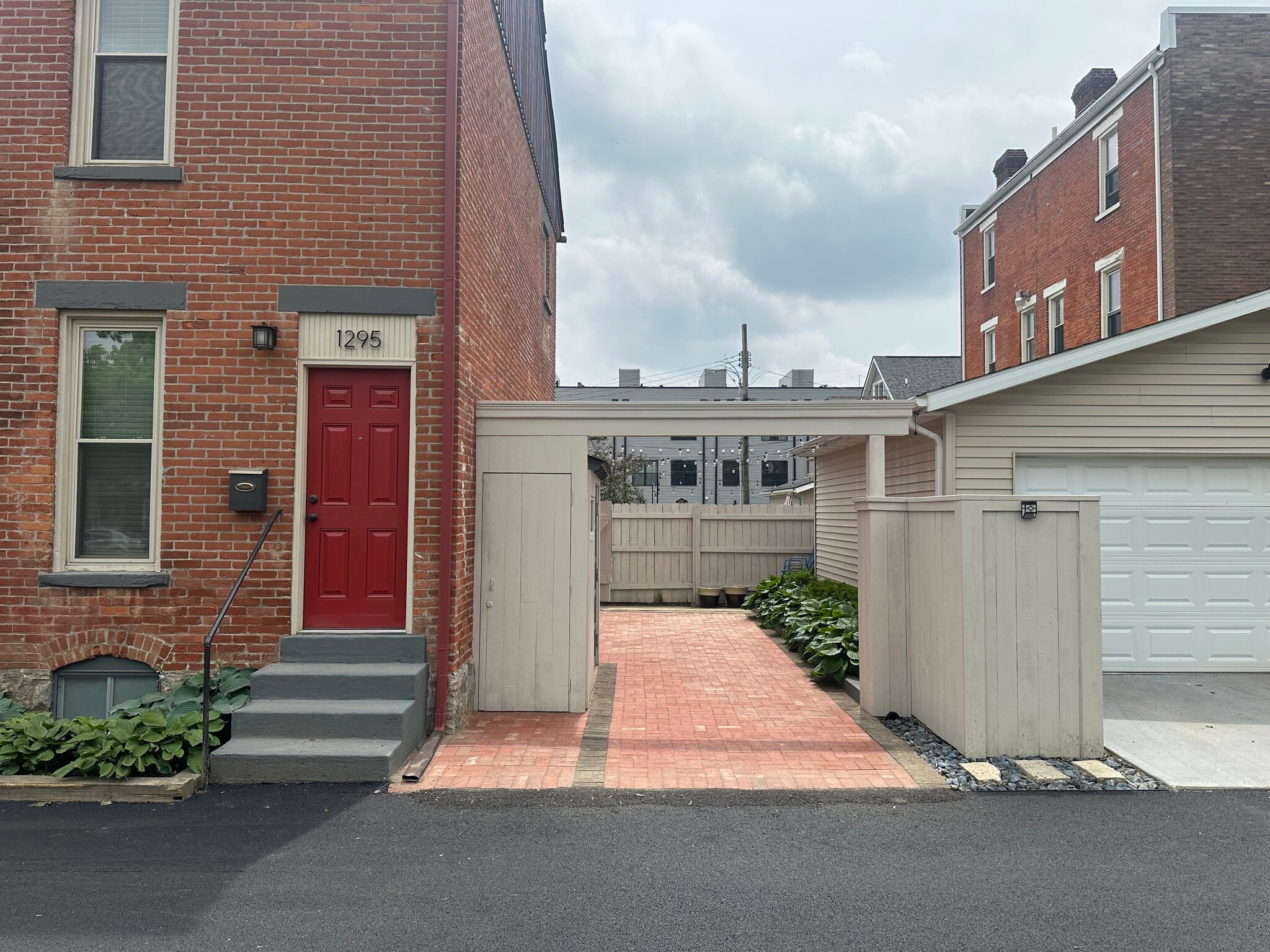 Building Photo - 1295 Kutchins Pl