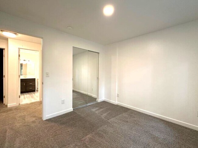 Building Photo - A Must See!! 3 bed 2.5 bath - Gated!!