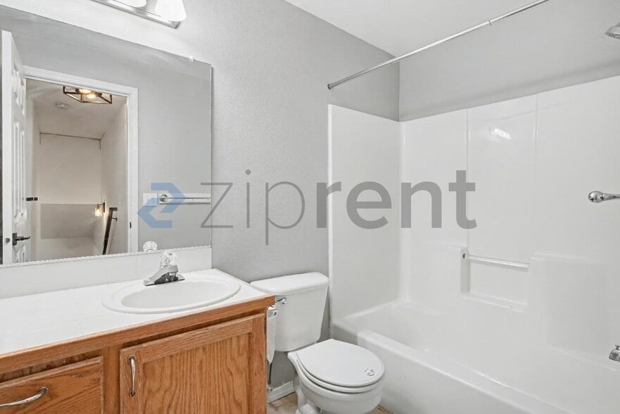 Building Photo - 19000 SW Strickland Dr