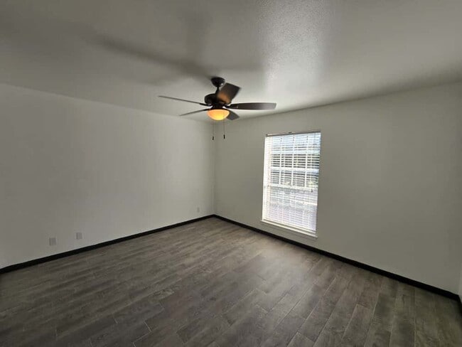 Building Photo - 8401 N New Braunfels Ave