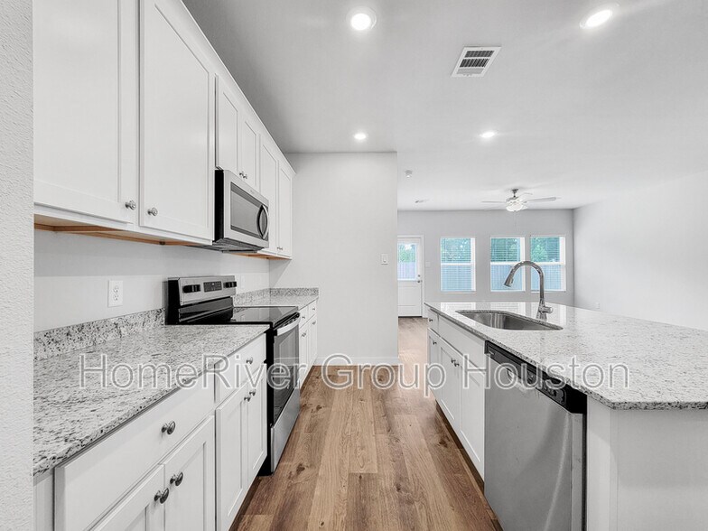 Building Photo - 10735 Red Flagstone Dr