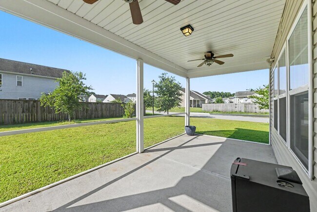 Building Photo - 121 Rockingham Way