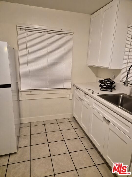 Building Photo - 6685 De Longpre Ave