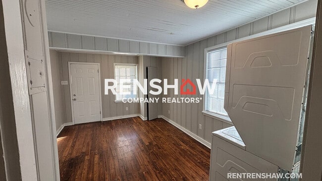 Building Photo - 2377 Jackson Ave