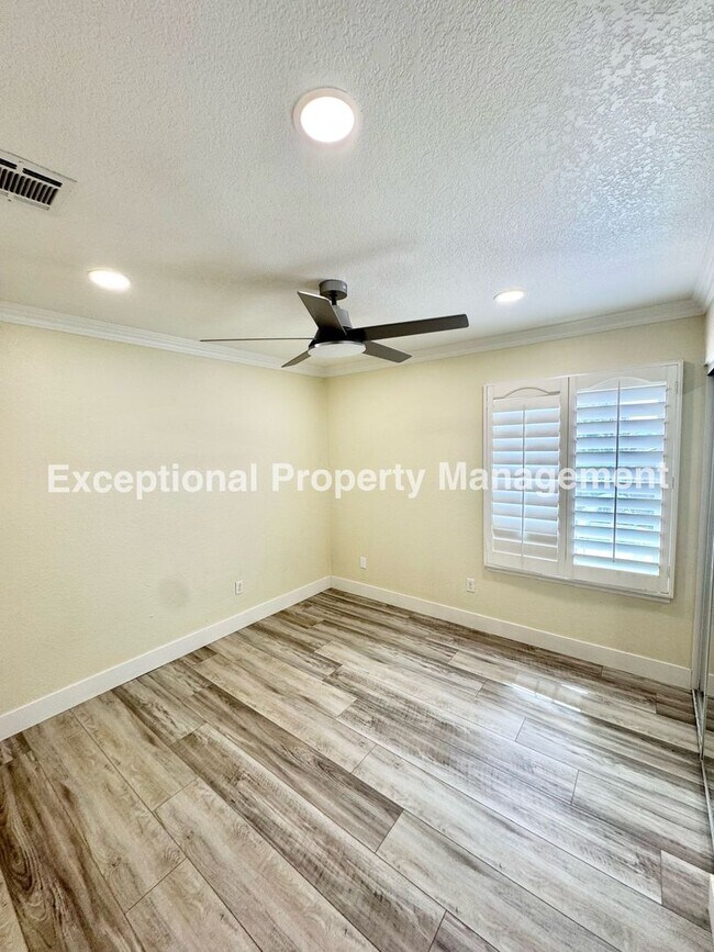 Building Photo - Ready to move in 4 bed 2 bath pool home!