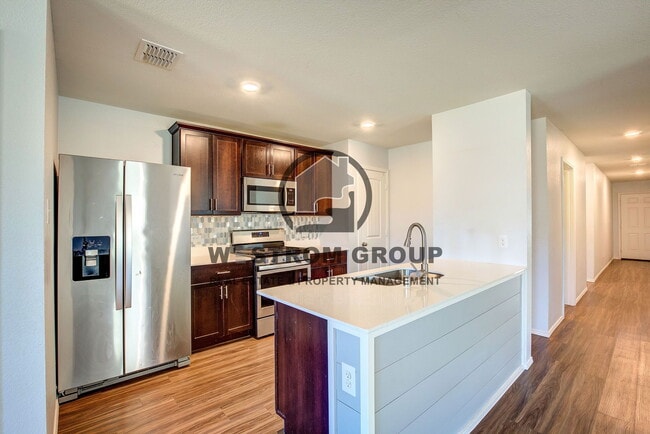 Building Photo - 404 Falling Star Dr