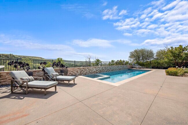 Building Photo - 14748 Valle Del Sur Ct