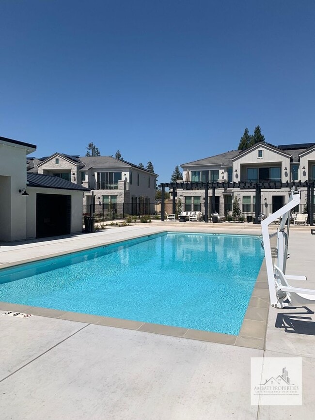 Building Photo - 490 W Mahogany Ln
