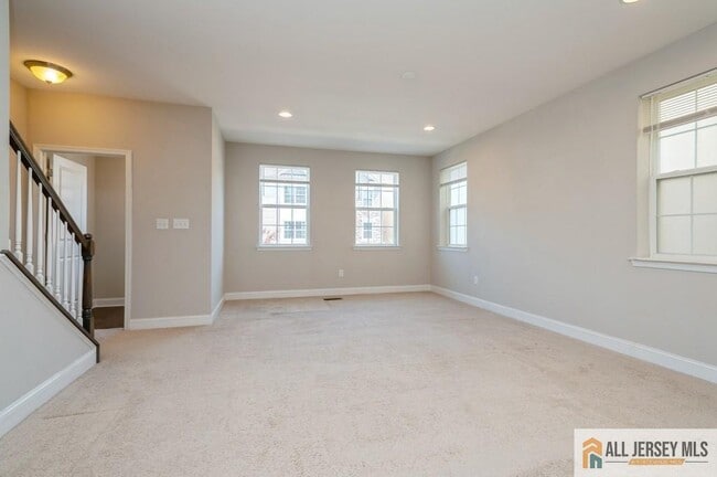 Building Photo - 1601 Hights Farm Rd S