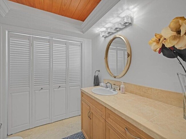 Building Photo - 1050 Gulfstream Way