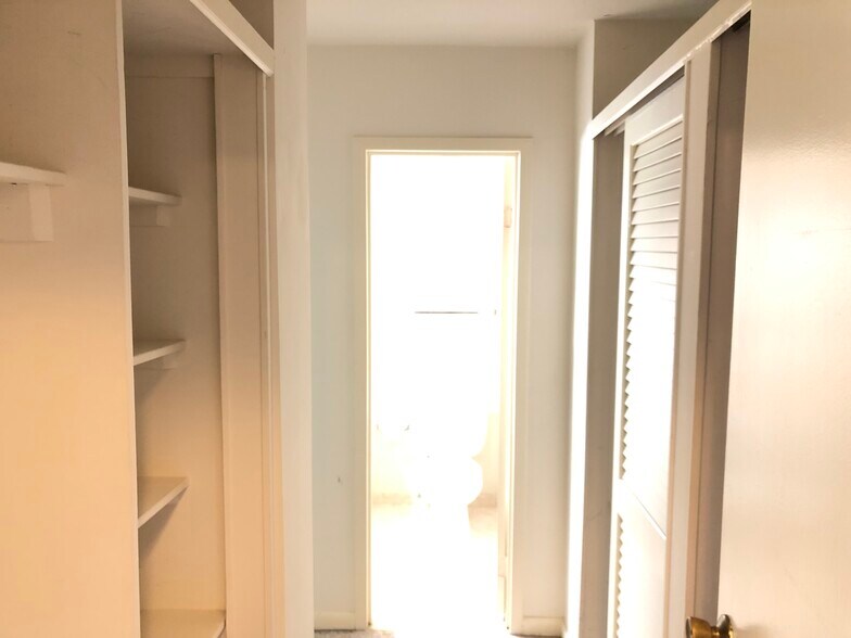 Hallway Storage - 950 25th St NW
