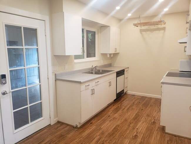 Building Photo - Updated Home in Old Town Auburn