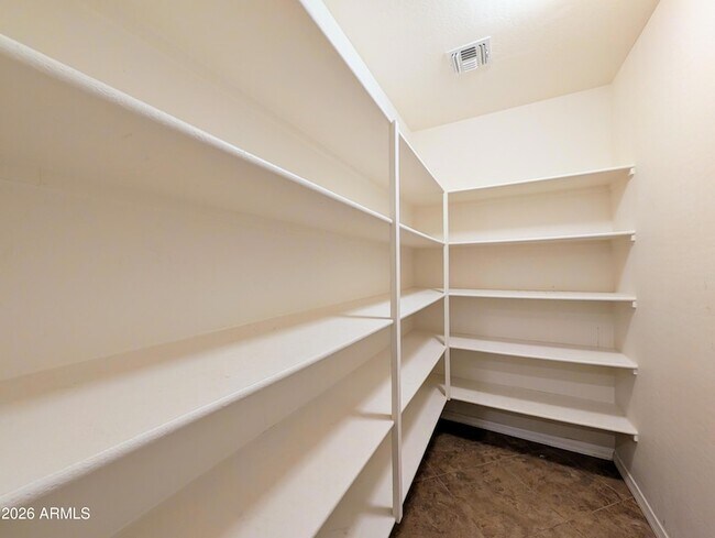 Building Photo - 923 S Osborn Ln