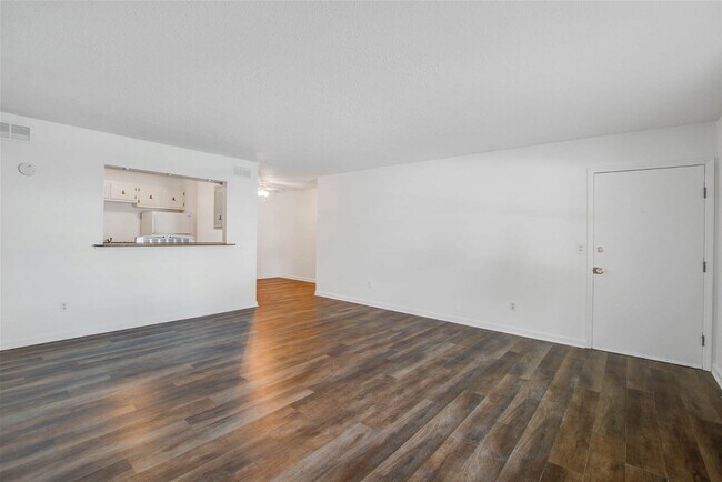 Building Photo - 2150 Spoleto Lane Apt #B3, North Charlesto...