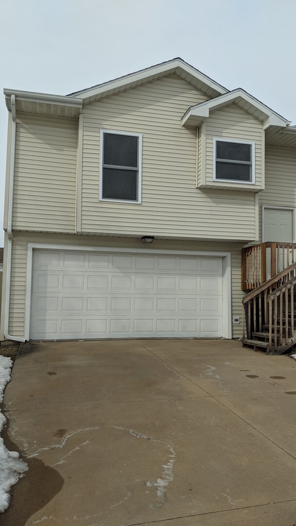 Primary Photo - 3-bedroom, 2-bath end-unit townhome in Cor...