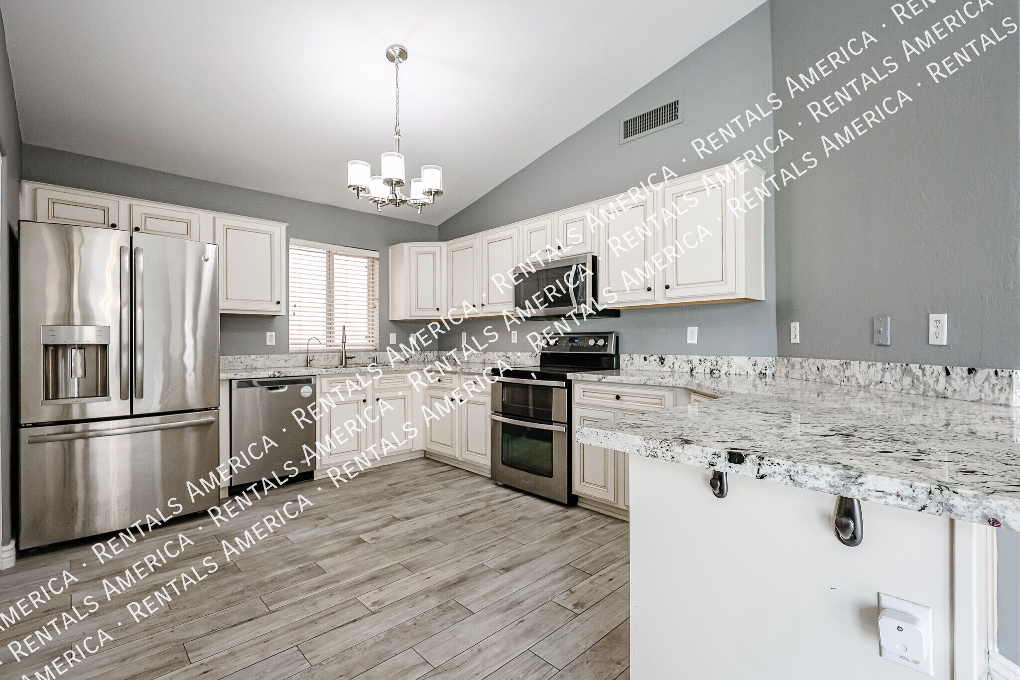 Building Photo - 4524 E Glenhaven Dr