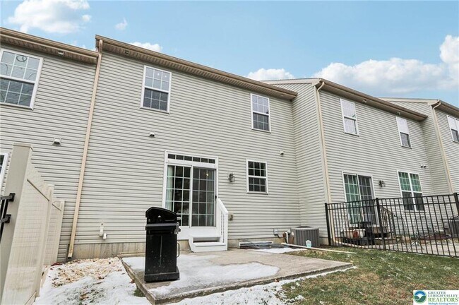 Building Photo - 270 Milkweed Dr