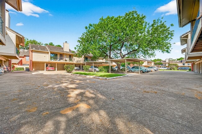 Building Photo - 2211 S Kirkwood Rd