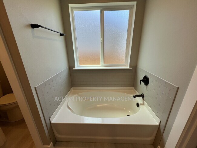 Building Photo - 3 bed 2 bath home in Sequim, close to everything