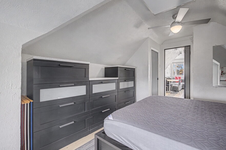 Bedroom dressers - 1427 Clayton St