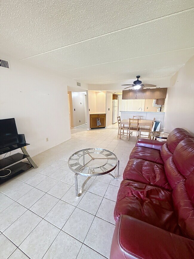 Building Photo - 217 Woodlake Wynde, Oldsmar, FL 34677