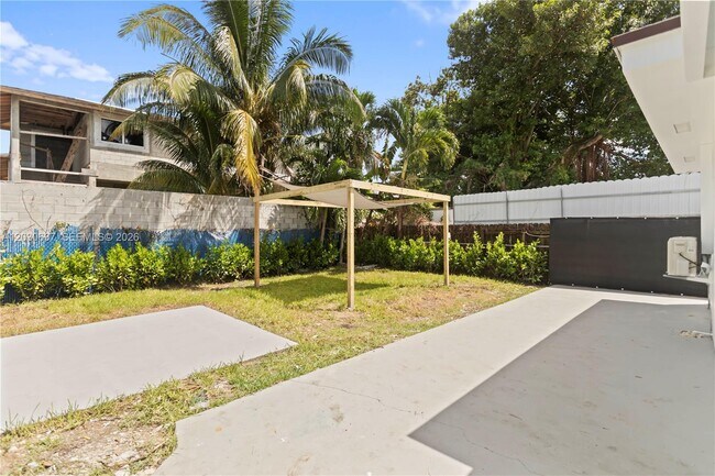 Building Photo - 3125 NW 21st Ct