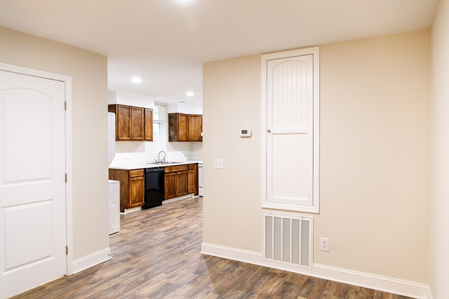 Building Photo - 1916 2nd Dr