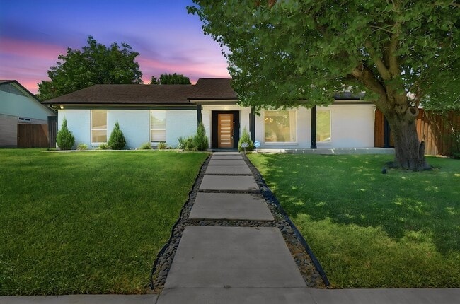 Building Photo - 7765 El Pensador Dr