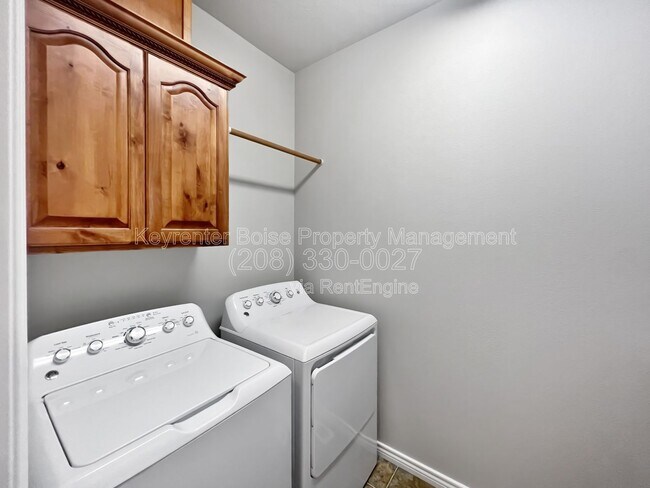 Building Photo - 345 E Kite Dr