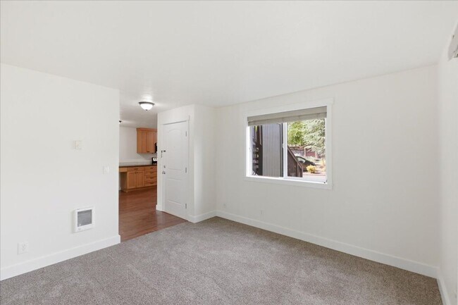 Building Photo - 2864 Newton Pl