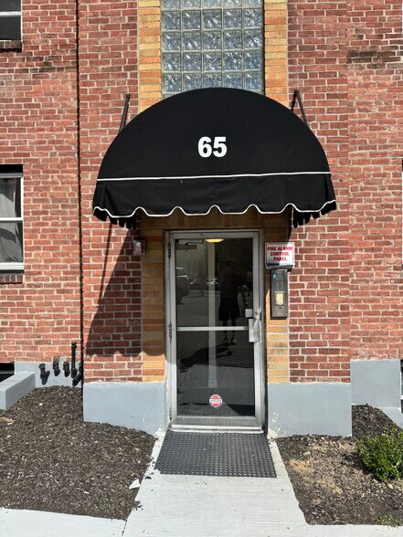 Building Photo - 65 Chiswick Rd