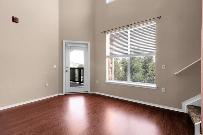 Building Photo - $1,695, 2-bed, 1.5 bath located in Aurora with a 1 car detached garage