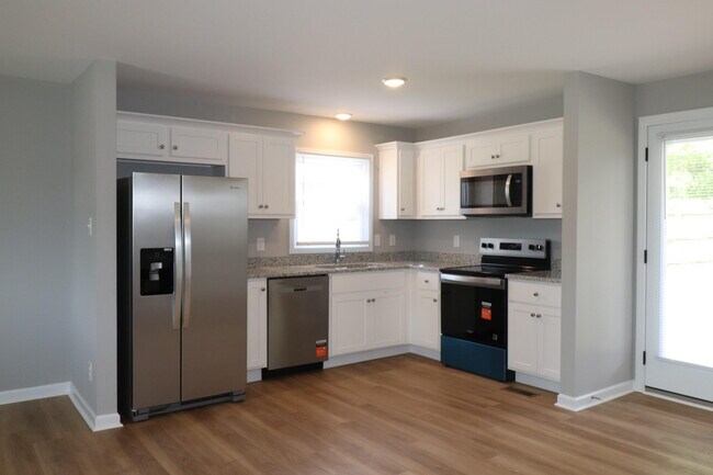 Building Photo - 115 Lynnwood Dr