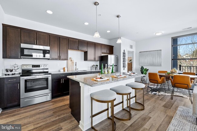 Building Photo - 255 Cambridge Blvd