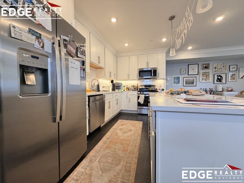 Building Photo - 114 North Beacon St