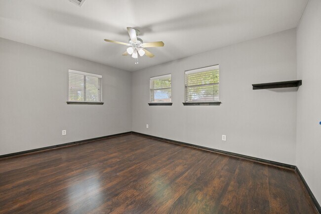 Building Photo - 15303 Tonya Dr