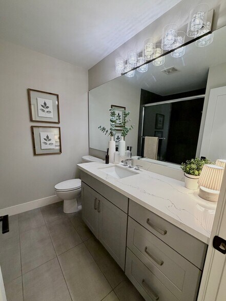 Master Bath - 11855 NE 162nd Ln