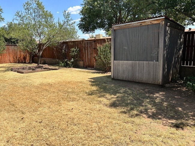 Building Photo - Self Showing - 3 Bedroom 2 bathroom