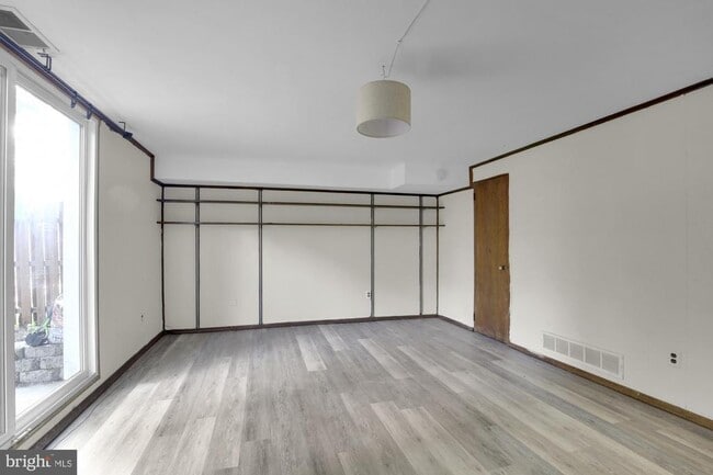Building Photo - 6736 Emlen St