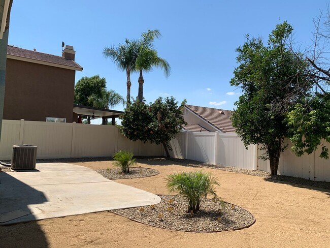 Building Photo - Newly updated 3 bedroom home in Menifee av...