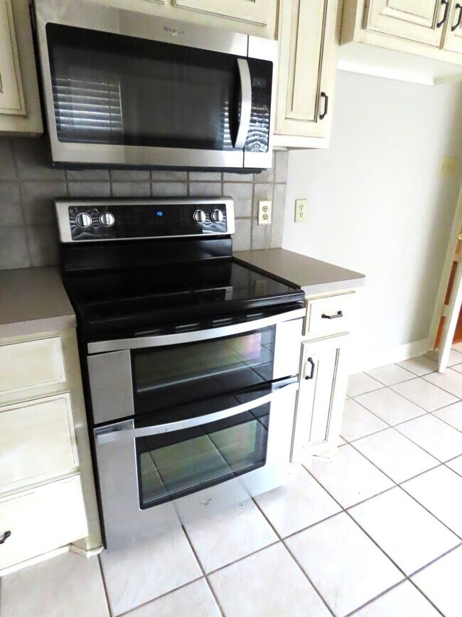 Building Photo - COMING SOON! Whitehouse! Gorgeous 4 Bedroom, 2 Bath Home