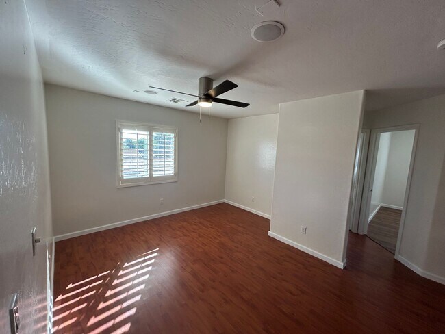 Building Photo - Move In Today! FREE October Rent! Stunning...