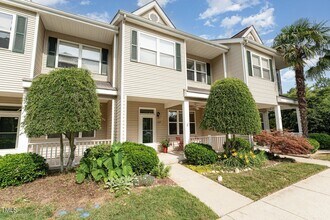 Building Photo - Beautifully Updated Townhome Near Historic Downtown Apex